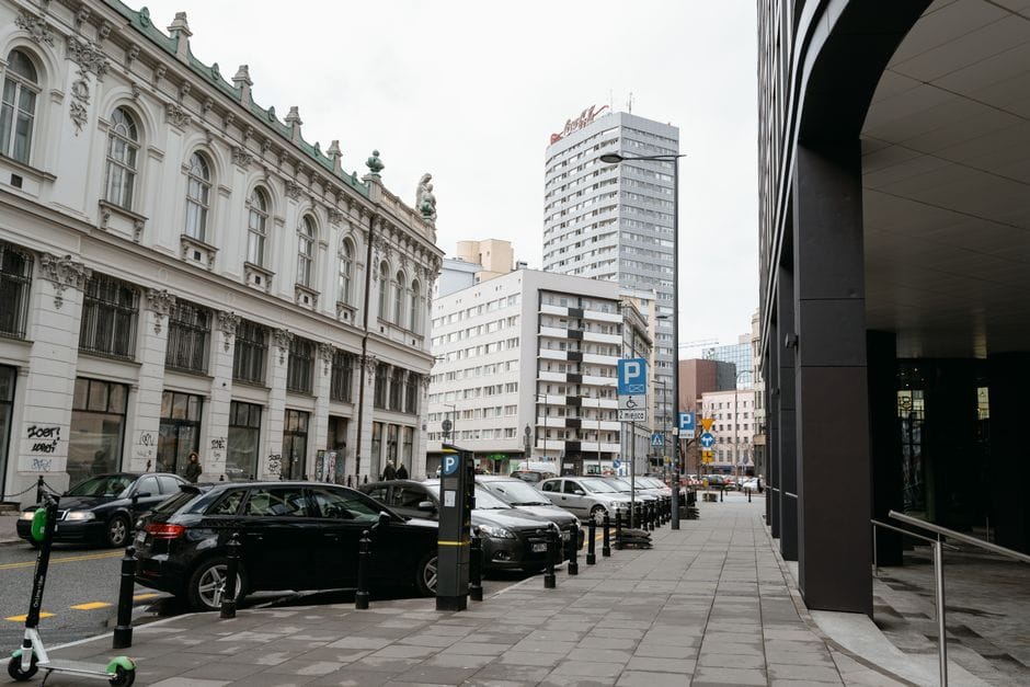 Stationnement urbain : applications et astuces pour se garer sans stress