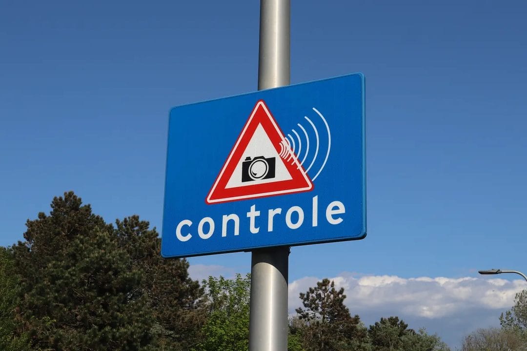 Amende reçue à l'étranger : ce qui arrive vraiment si vous ne payez pas