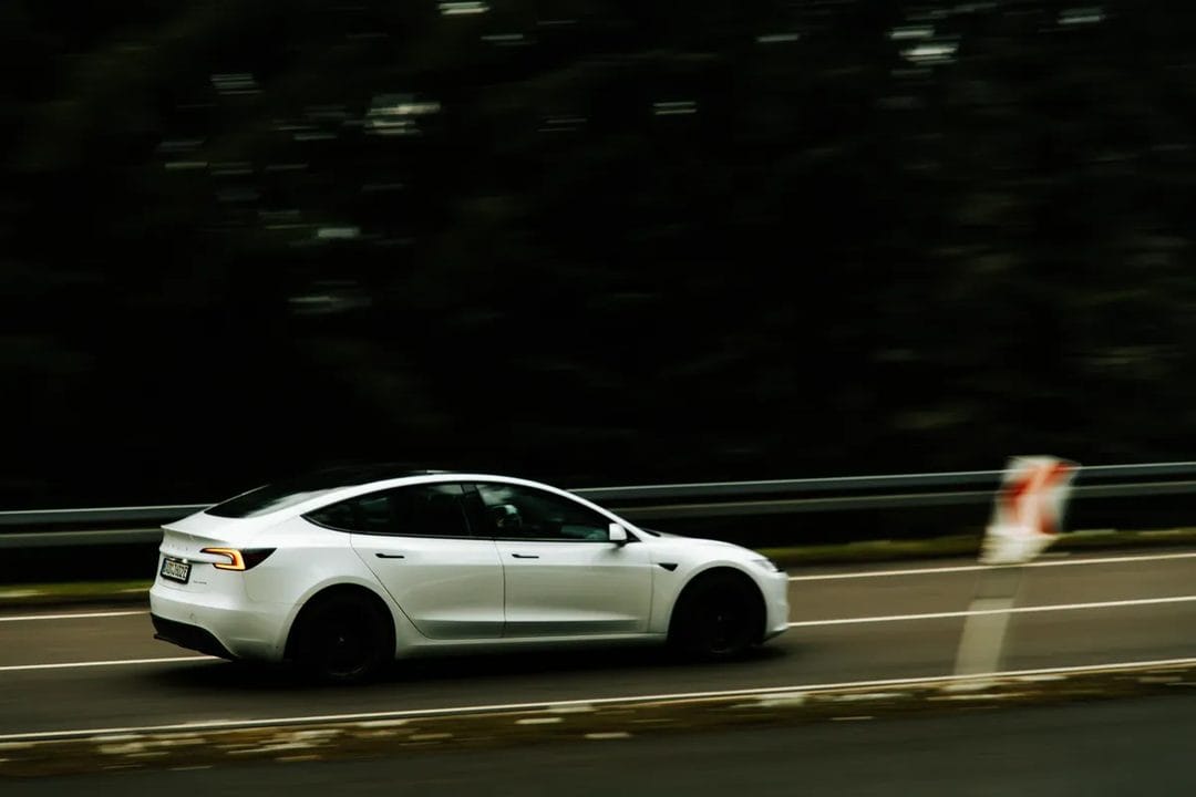 Bornes de recharge sur l'autoroute : le vrai casse-tête du grand départ en voiture électrique cet été